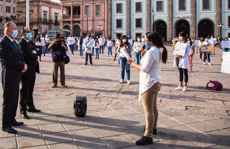 ATIENDEN A ALUMNOS 07JULIO2020