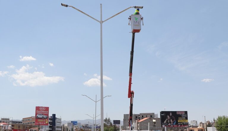 ALUMBRADO EN BOULEVARD 11AGOSTO2020