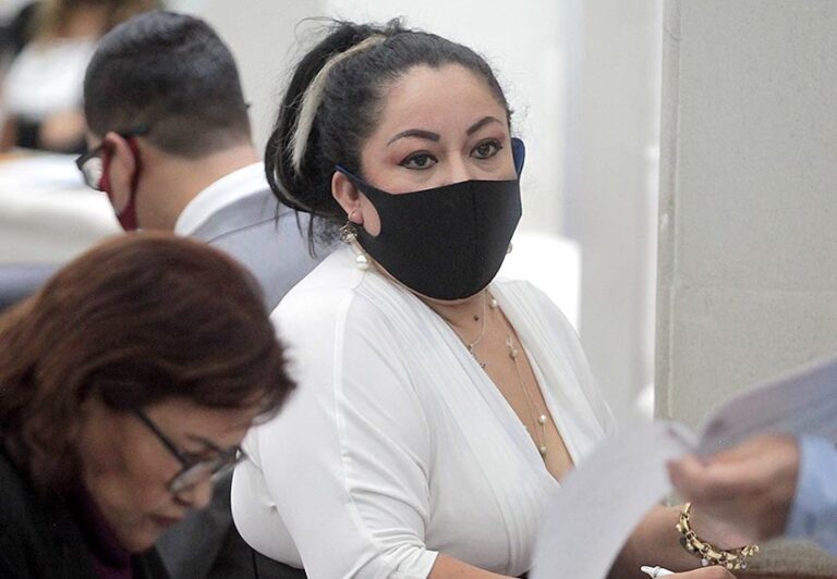 ALEJANDRA VALDÉS 04OCT2020