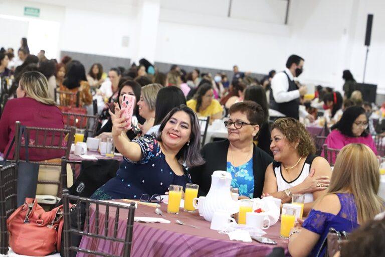 CELEBRAN A MAMÁS 07MAYO2021