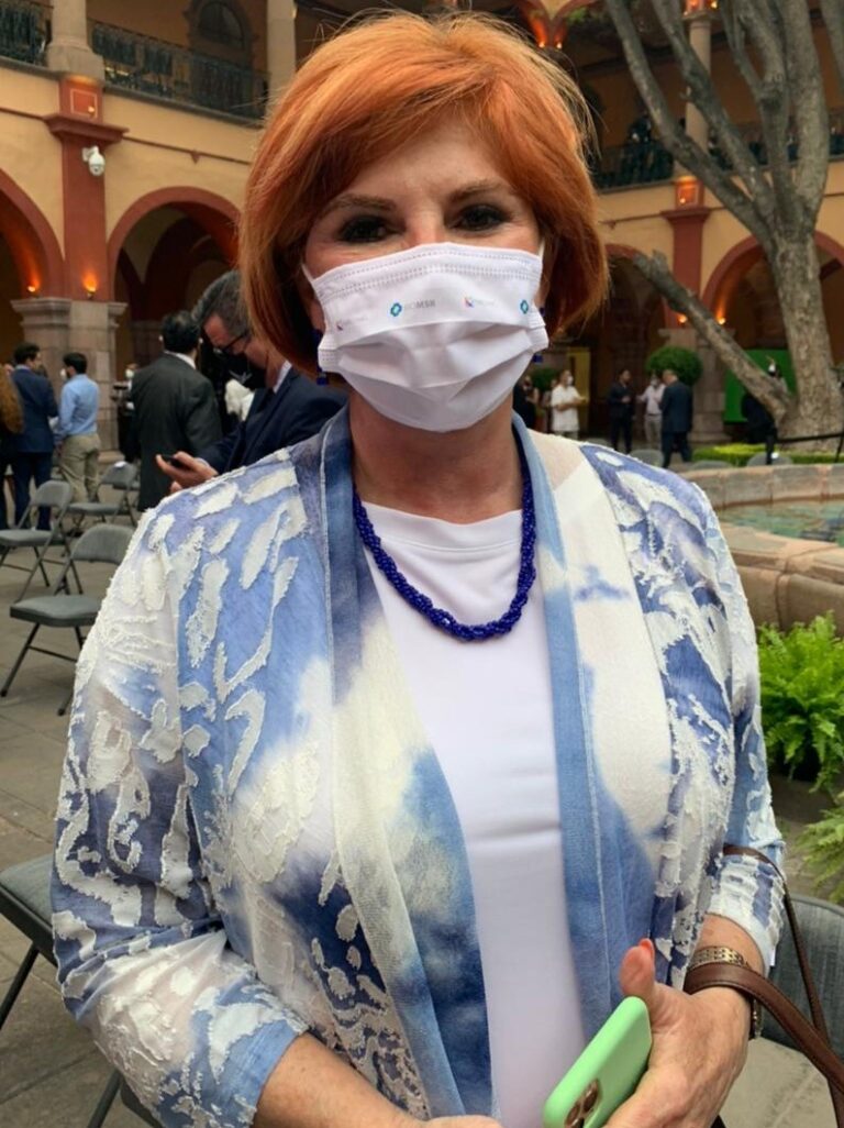 DOCTORA LETICIA SERMENT 03MAYO2021