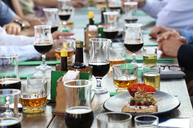 PARTICIPAN FUNCIONARIOS MUNICIPALES E INTEGRANTES DE CÁMARAS EMPRESARIALES EN RECORRIDO “RINCONES CERVECEROS” - 2 (2)