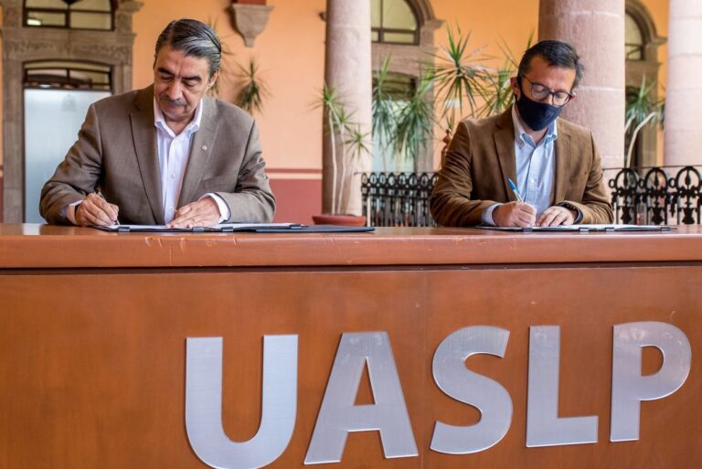 Trascendencia social de beneficio para el campo, objetivo principal de la UASLP al firmar convenio con FIRA Doctor Alejandro Javier Zermeño Guerra (4)