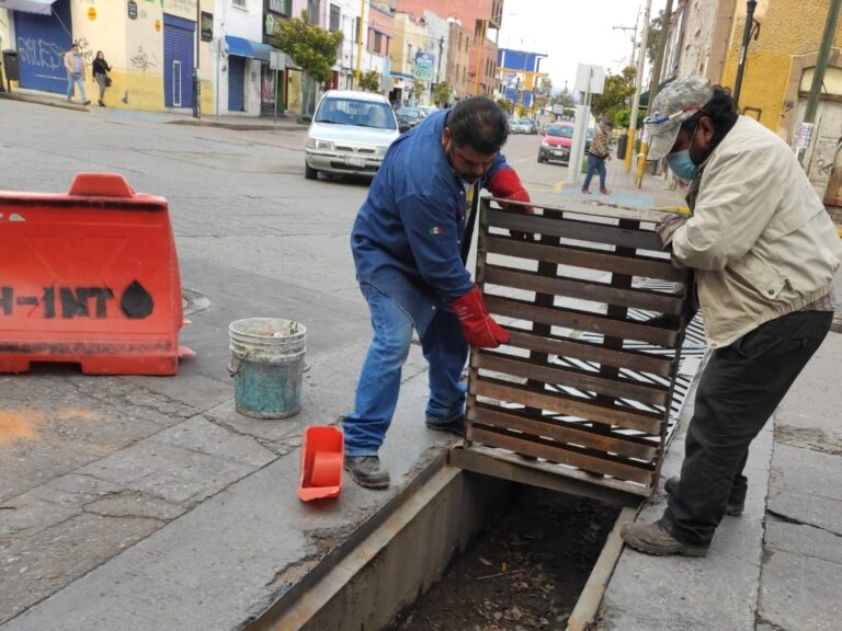 SE REFUERZA REPARACIÓN DE REJILLAS DE COLECTORES PLUVIALES 2 (2)