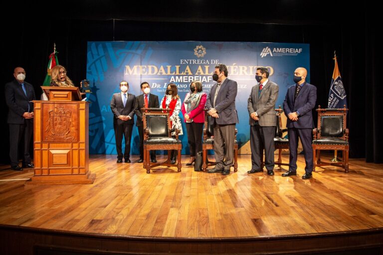 ENTREGAN MEDALLA AL MÉRITO 29NOV2021