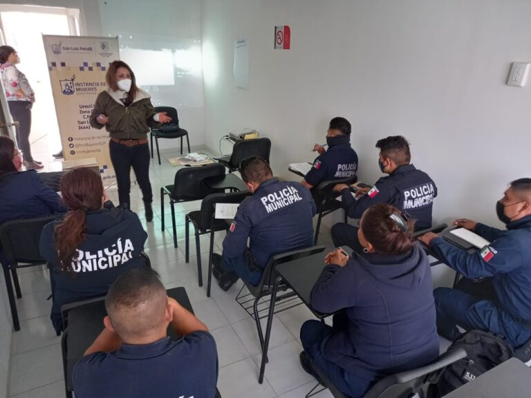 CAPACITAN A POLICÍAS 11DIC2021