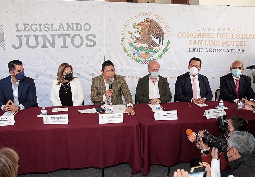 Entrega de la iniciativa para crear la Guardia Civil (2)