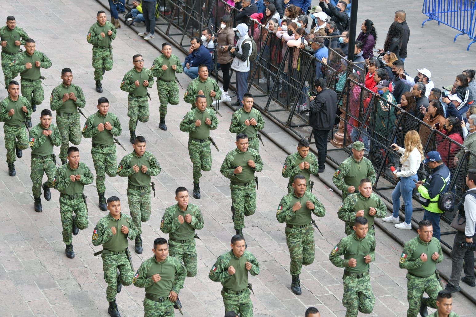 SER REALIZA DESFILE 20NOV2022