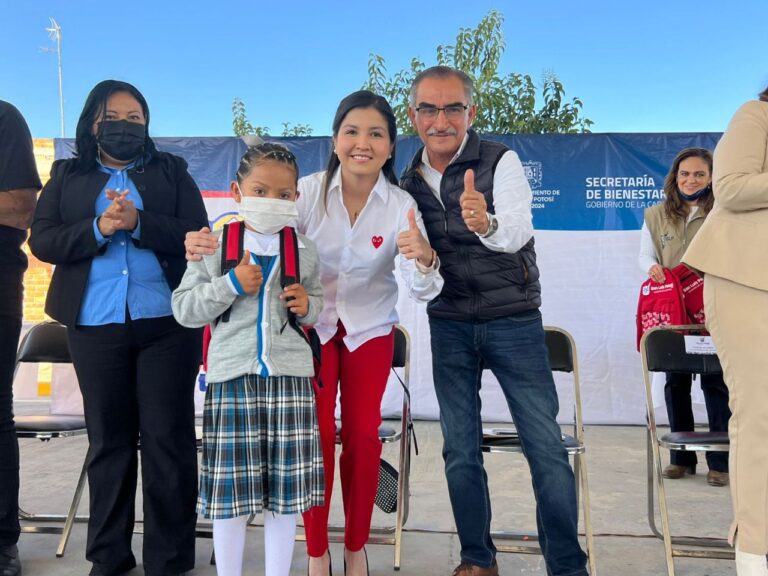 ÚTILES ESCOLARES 12NOV2022