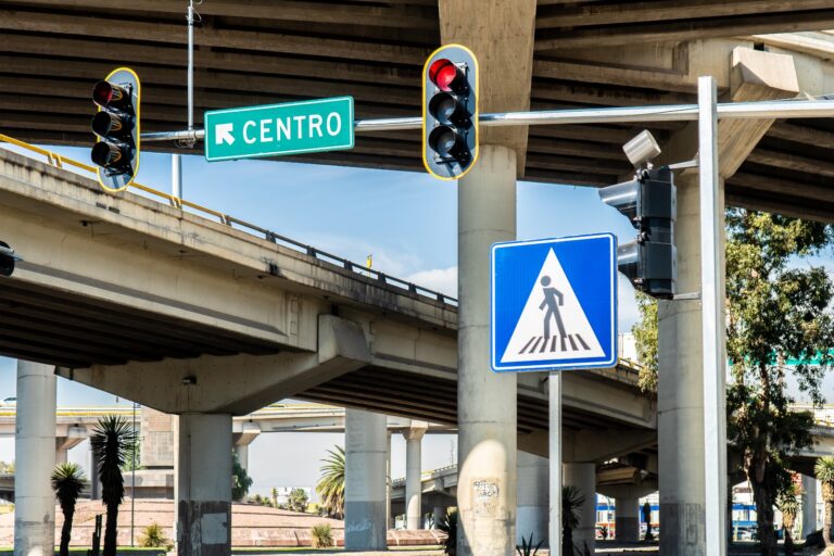 BL SEMÁFOROS GLORIETA 19DIC2923