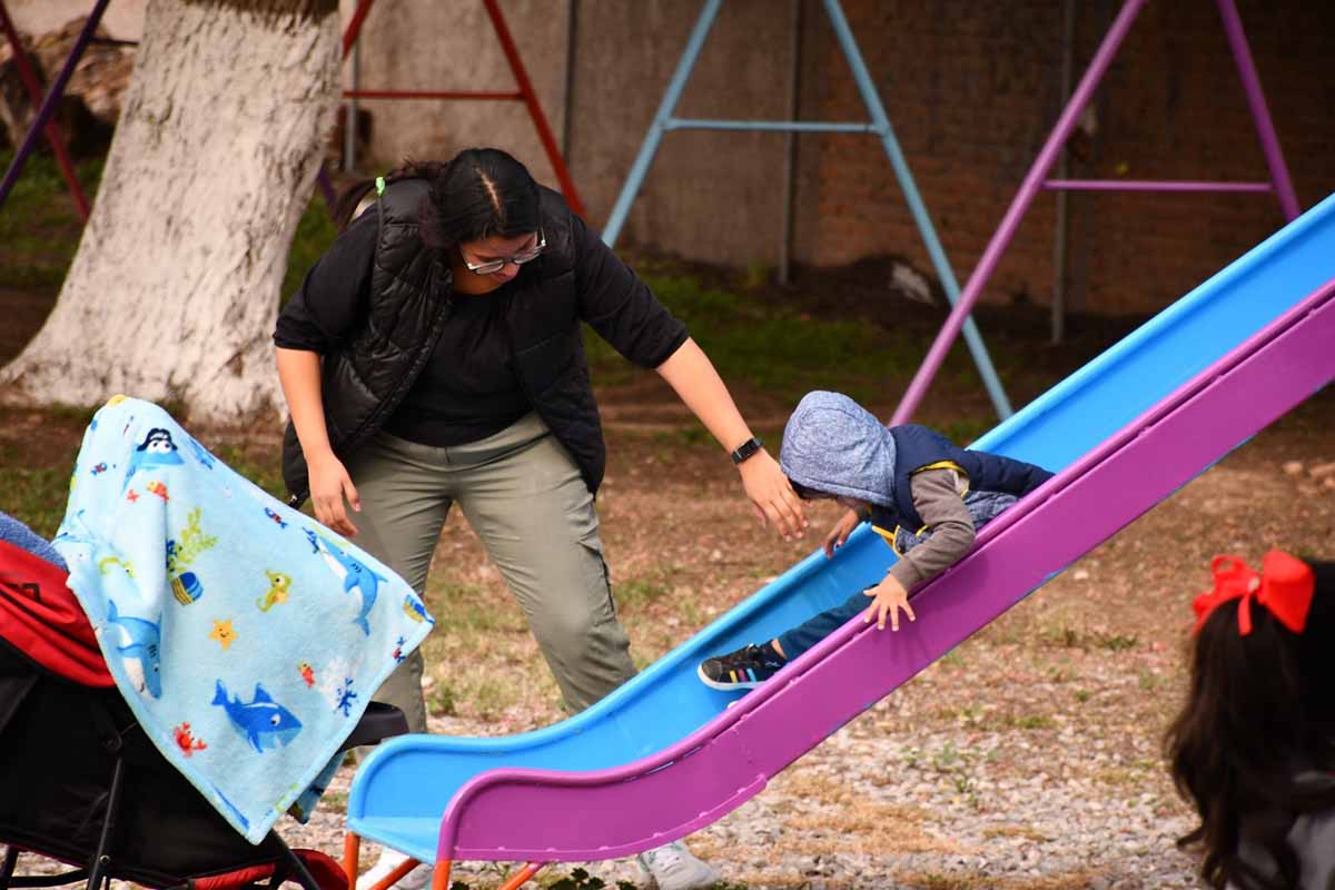 150124 8983, SEER ENTREGA JUEGOS INFANTILES EN APOYO A JARDÍN DE NIÑOS (2)