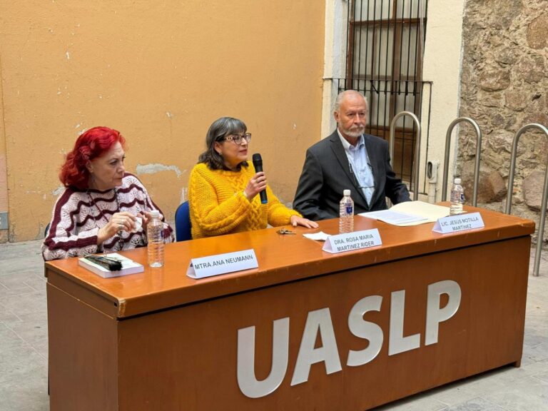 conferencia y presentación de libro (3)