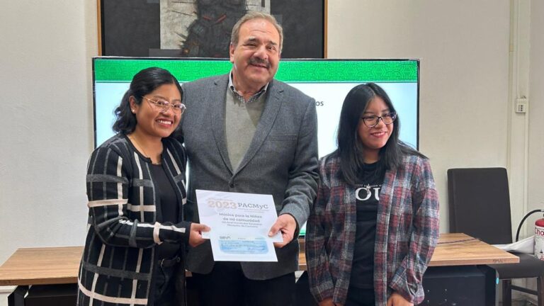 080224 8389, GOBIERNO ENTREGA ESTÍMULOS A PROYECTOS CULTURALES (3)
