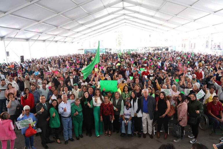 220224 8536, RUTH GONZÁLEZ ENTREGA TARJETAS DE TRANSPORTE GRATUITO (2)