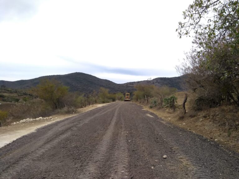 250224 8566, GOBIERNO ATIENDE CAMINO EN ALAQUINES EN APOYO A MÁS DE DOS MIL HABITANTES (3)