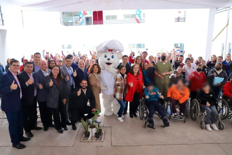 SMDIF_631 Presidenta del DIF Capitalino Estela Arriaga Márquez y Alcalde Enrique Galindo Ceballos, fortalecen Centro Municipal de Autismo 03