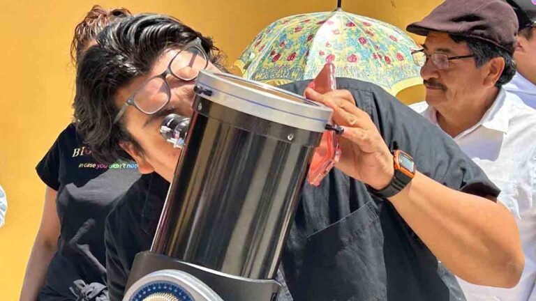 080424 8981, POTOSINAS Y POTOSINOS OBSERVAN ECLIPSE DE MANERA SEGURA (7)