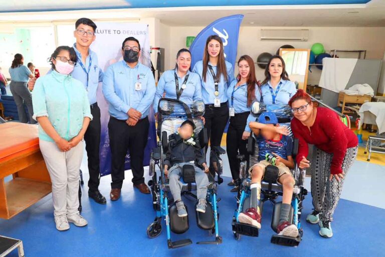 170424 9087, NIÑAS Y NIÑOS CON DISCAPACIDAD RECIBEN SILLAS DE RUEDAS (4)