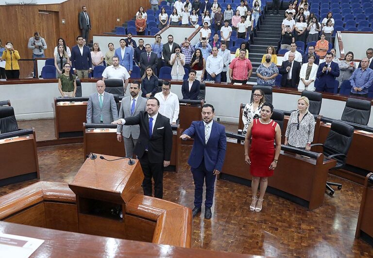 Rinden protesta diputados Uriel Juárez Ortegay Raúl Rodríguez Guerrero