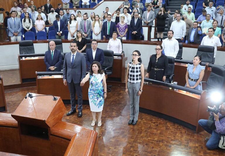 Protesta Lic. Manuela García titular FGE