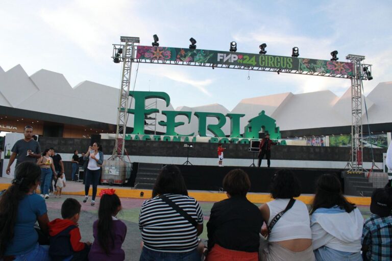 120824 10313, FAMILIAS POTOSINAS Y VISITANTES DISFRUTAN DE “CIRCUS” EN LA FENAPO (1)